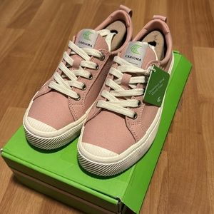 Cariuma OCA Low Rose Canvas Sneaker
